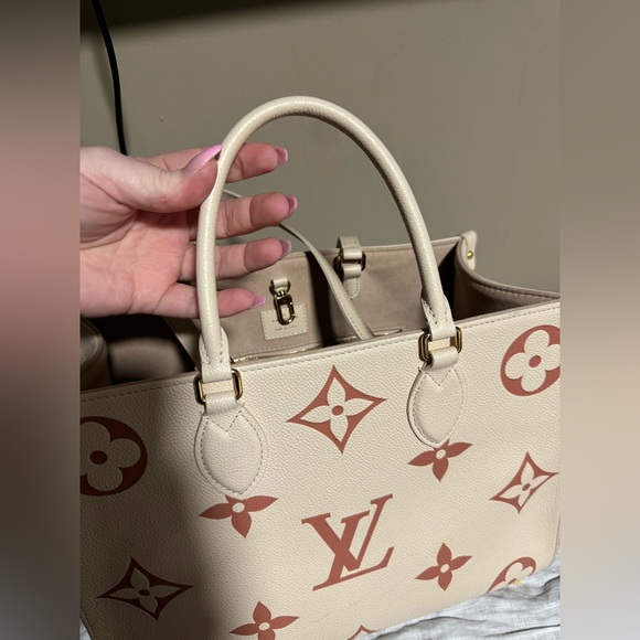 Cream & Brown Louis Vuitton Bag - Picture 2 of 15